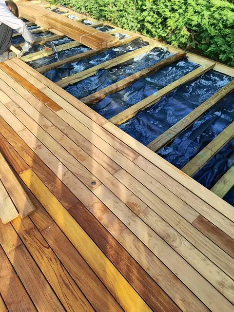 Havuz ve bahçe kenarı deck kaplama uygulaması — proje fotoğrafı 3