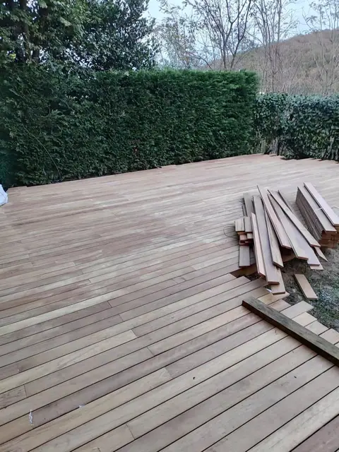 Havuz ve bahçe kenarı deck kaplama uygulaması — proje fotoğrafı 4
