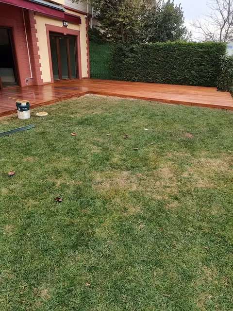 Havuz ve bahçe kenarı deck kaplama uygulaması — proje fotoğrafı 5