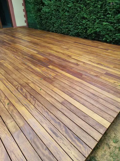 Havuz ve bahçe kenarı deck kaplama uygulaması — proje fotoğrafı 6