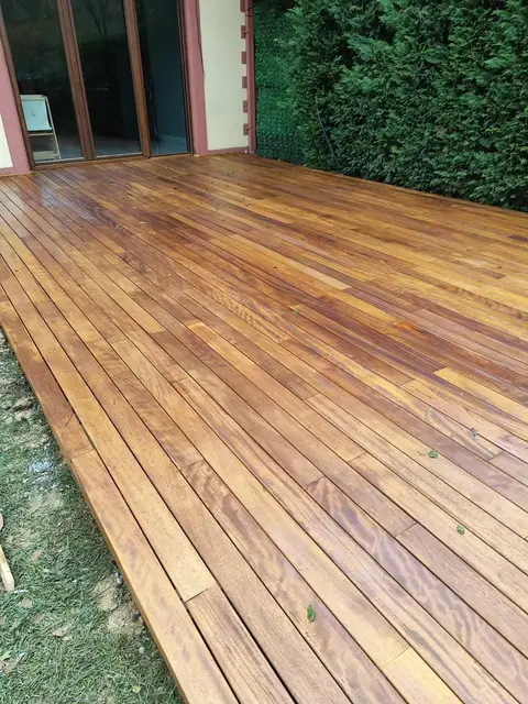 Havuz ve bahçe kenarı deck kaplama uygulaması — proje fotoğrafı 7