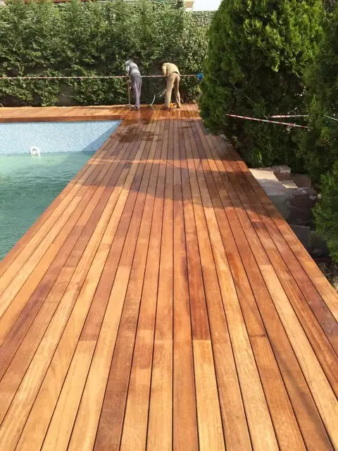 Havuz ve bahçe kenarı deck kaplama uygulaması — proje fotoğrafı 14