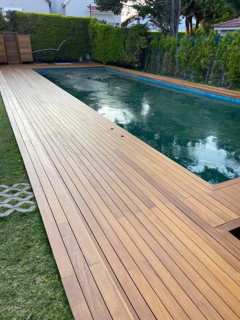 Havuz ve bahçe kenarı deck kaplama uygulaması — proje fotoğrafı 15