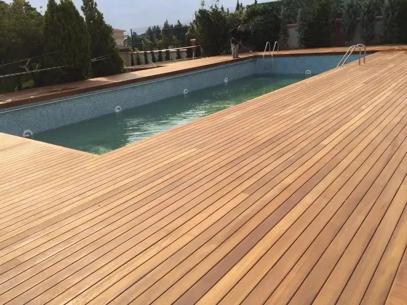 Havuz ve bahçe kenarı deck kaplama uygulaması — proje fotoğrafı 16