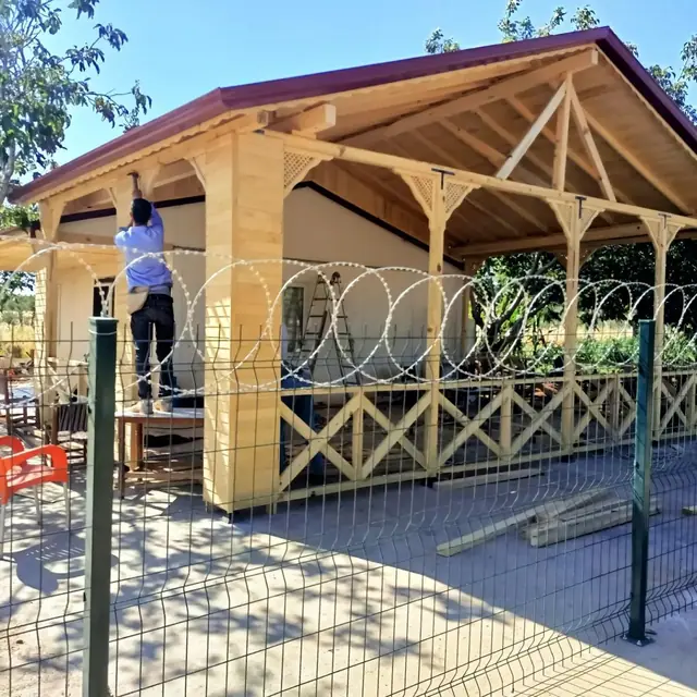 Ahşap veranda ve teras üstü kapama — uygulama fotoğrafı 23