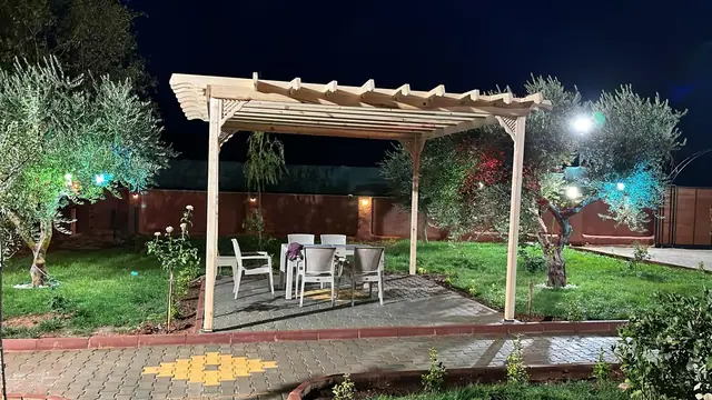 Açık kirişli ahşap pergola — uygulama fotoğrafı 30