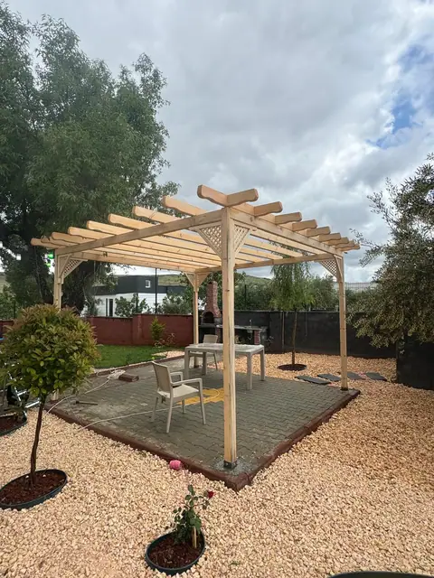 Açık kirişli ahşap pergola — uygulama fotoğrafı 31