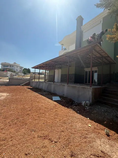Ahşap veranda ve teras üstü kapama — uygulama fotoğrafı 39