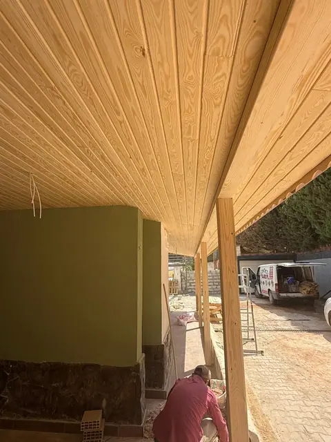 Ahşap veranda ve teras üstü kapama — uygulama fotoğrafı 44